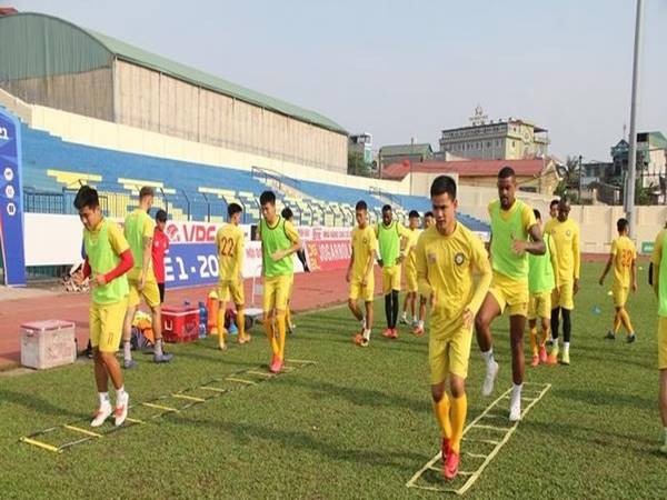 Bóng đá Việt Nam ngày 2/8: V-League nghỉ dài hạn