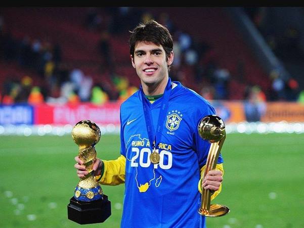 Kaka đã kết thúc sự nghiệp của mình tại clb AC Milan