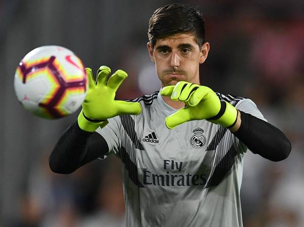 Phong chơi bóng của thủ môn Courtois