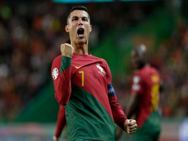 Cristiano Ronaldo: Huyền thoại bóng đá Bồ Đào Nha hay nhất mọi thời đại