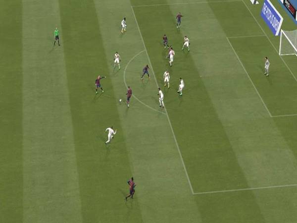 Bật mí cách kéo giãn hàng phòng ngự của đối phương