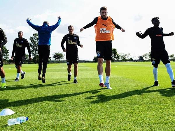 Chế độ tập luyện của cầu thủ bóng đá để duy trì phong độ